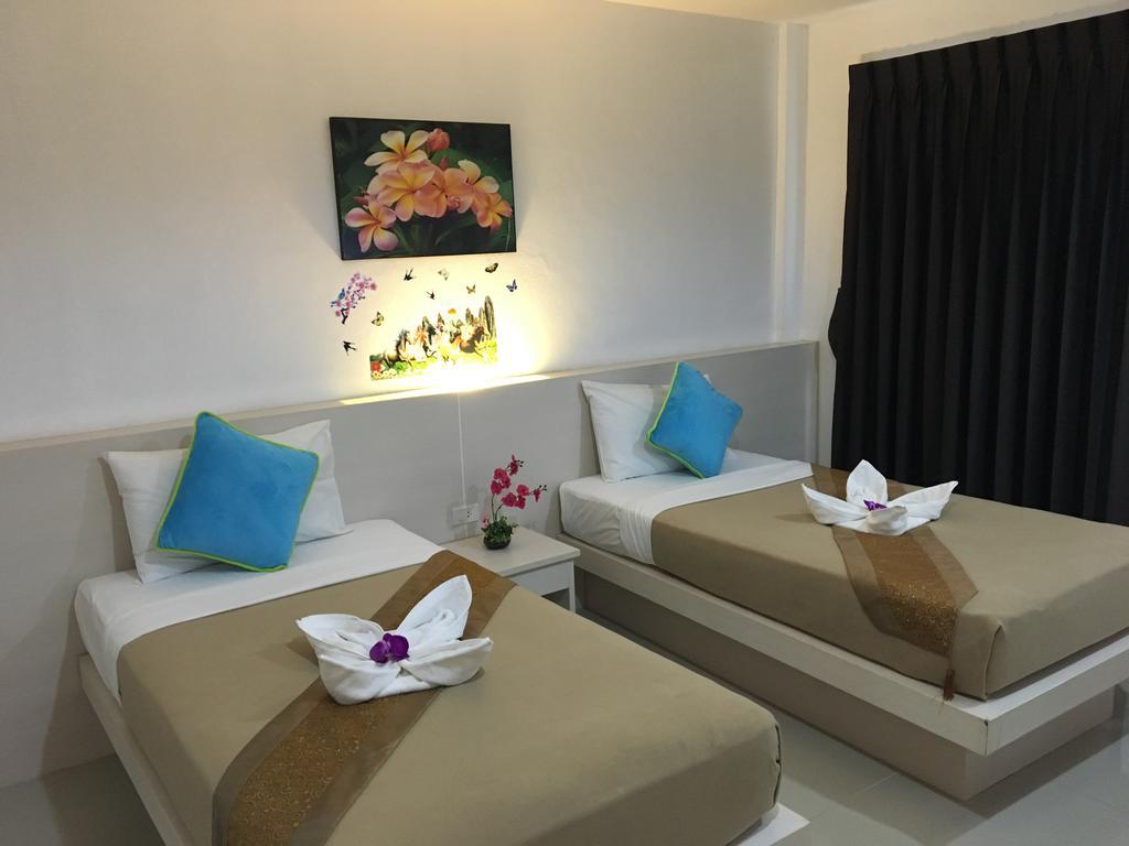 Phuthara Hostel Phuket Bagian luar foto