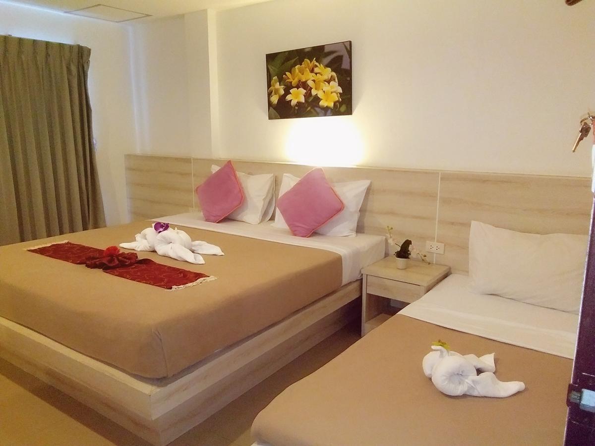 Phuthara Hostel Phuket Bagian luar foto